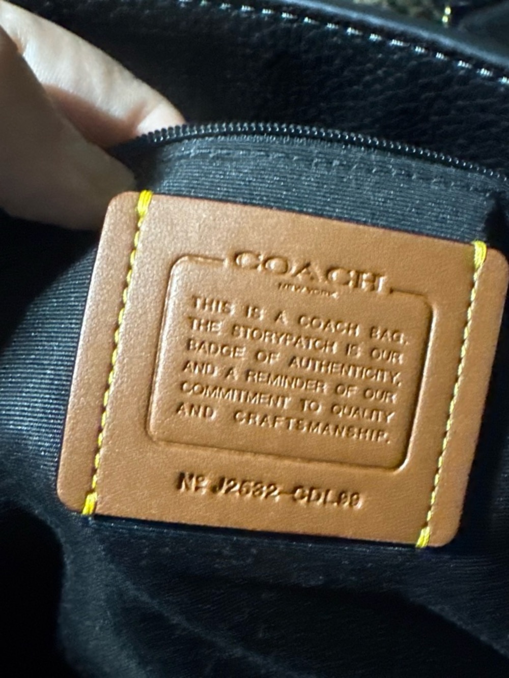 2025 Coach Station Tote with embossed Signature C - Picture 4 of 9